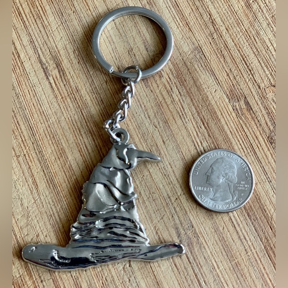 Officially Licensed Metal Raised Relief HARRY POTTER Raven Hat Keychain Fob - Picture 2 of 12